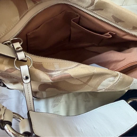NWT Coach Signature Shoulder Bag in Beige, Tan and Cream with cream leather - Picture 6 of 7